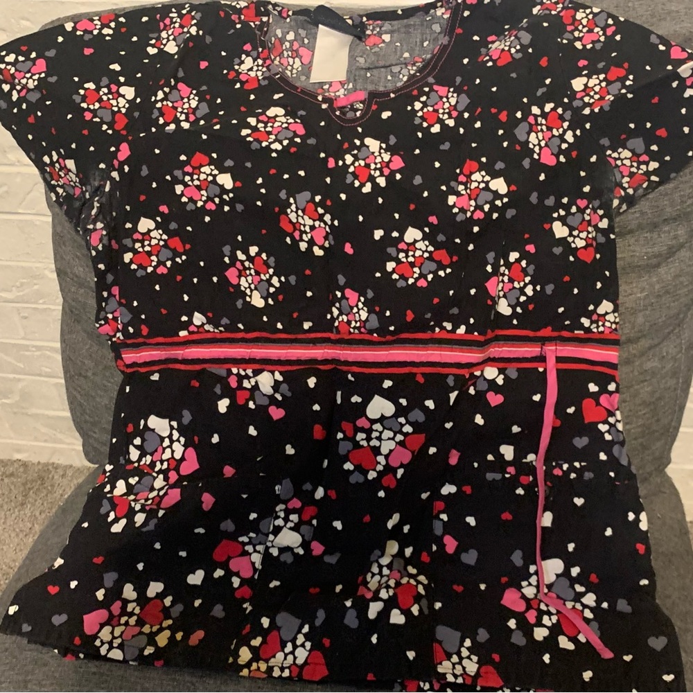 Runway by Cherokee Valentines Day Heart Scrubs- size medium
